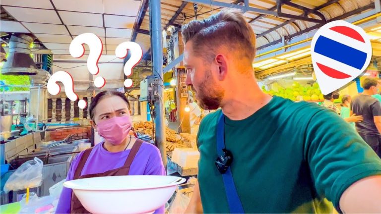 WHY ARE THERE NO TOURISTS AT THIS THAI MARKET? 🇹🇭 ft. @Chai_Travel