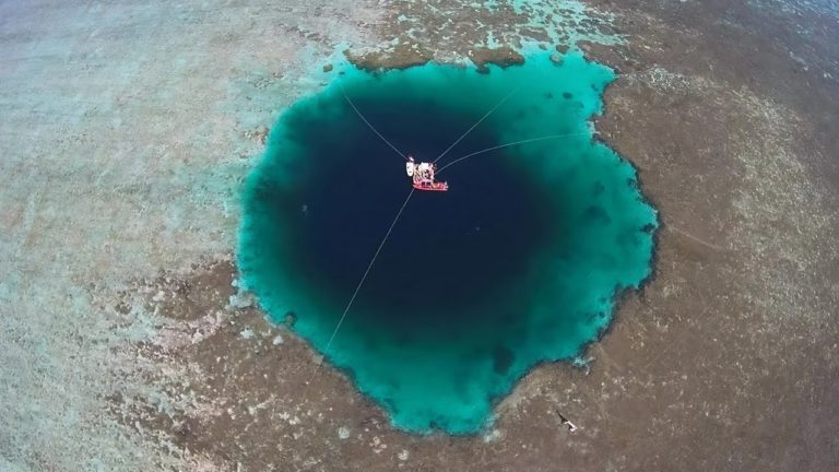 Mysterious 900 foot deep Massive blue hole discovered off coast of Mexico