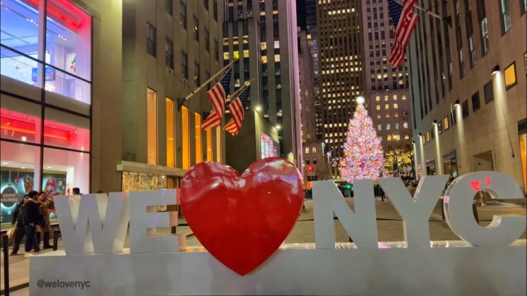 New York City LIVE Manhattan Christmas Walk on Tuesday (December 12, 2023)